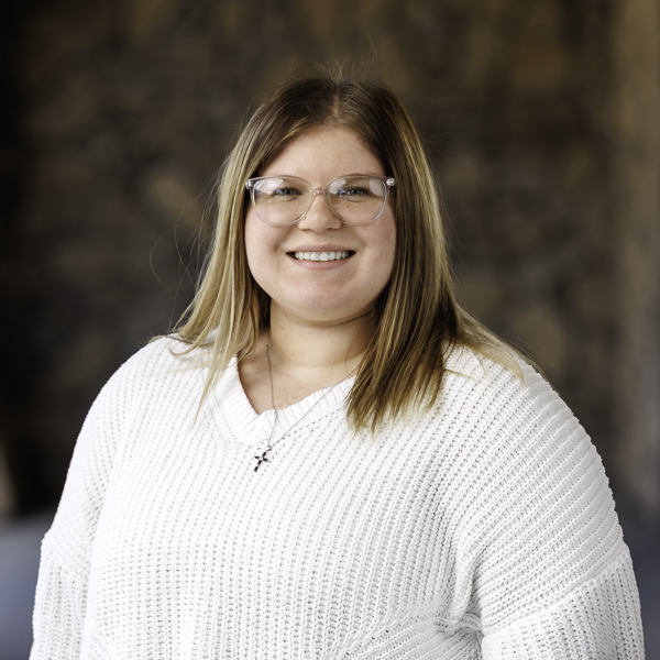 Professional portrait of Ariel Campbell