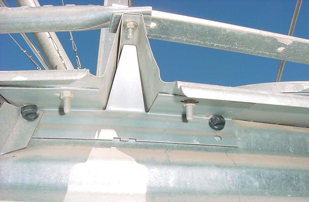 Roof panel stiffening rib fitted with a metal plate. Caulk cracks around the edges of the plate from inside or outside the bin.