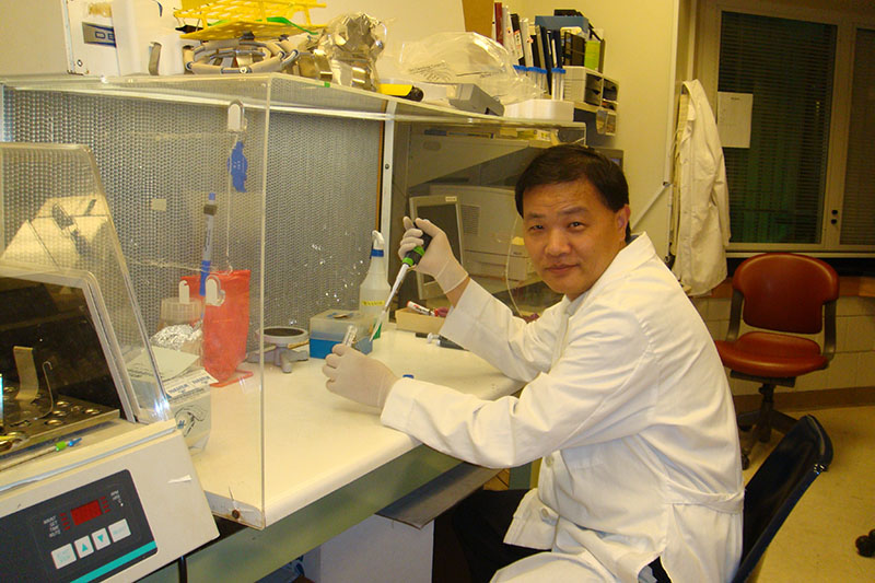 Yan in the lab, 2009.